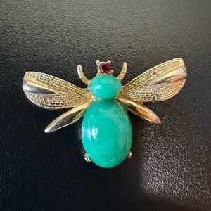 VINTAGE GREEN LUCITE BODY BEE FLY BUG FIGURAL BROOCH